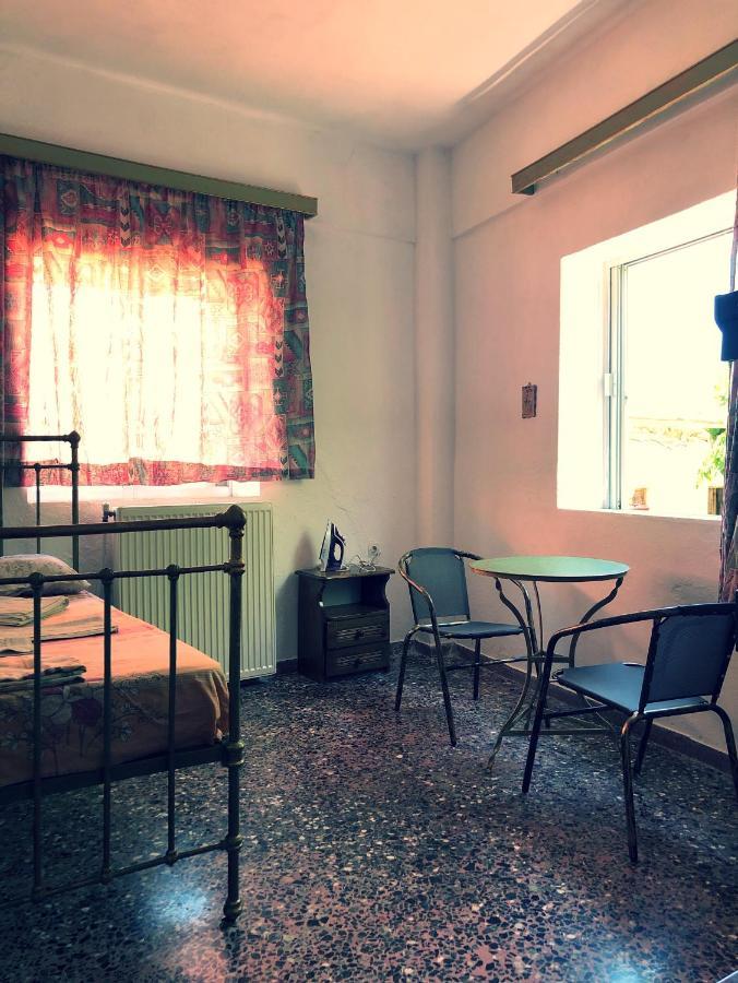 Yard Apartment Astirakion Bagian luar foto