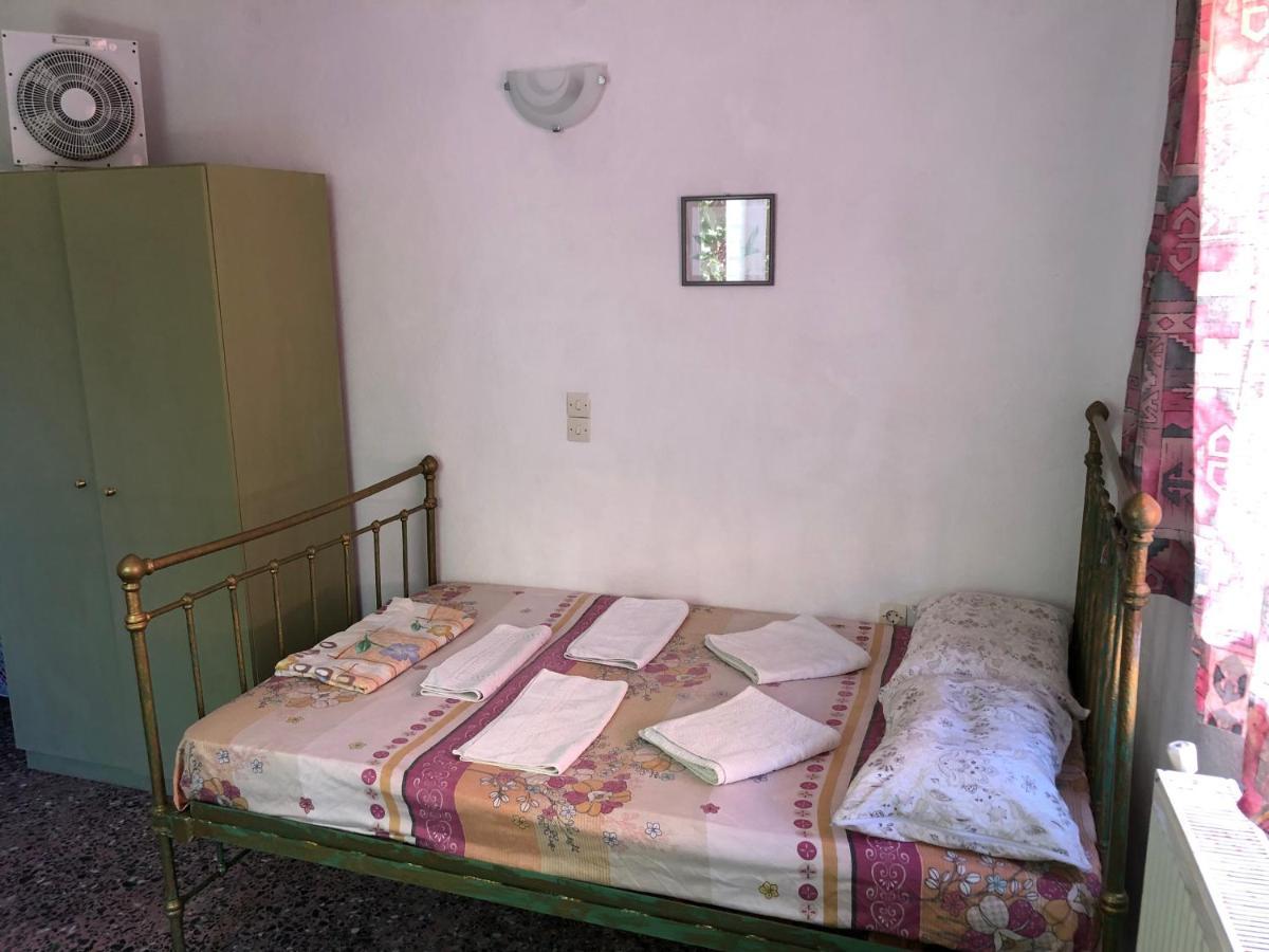 Yard Apartment Astirakion Bagian luar foto