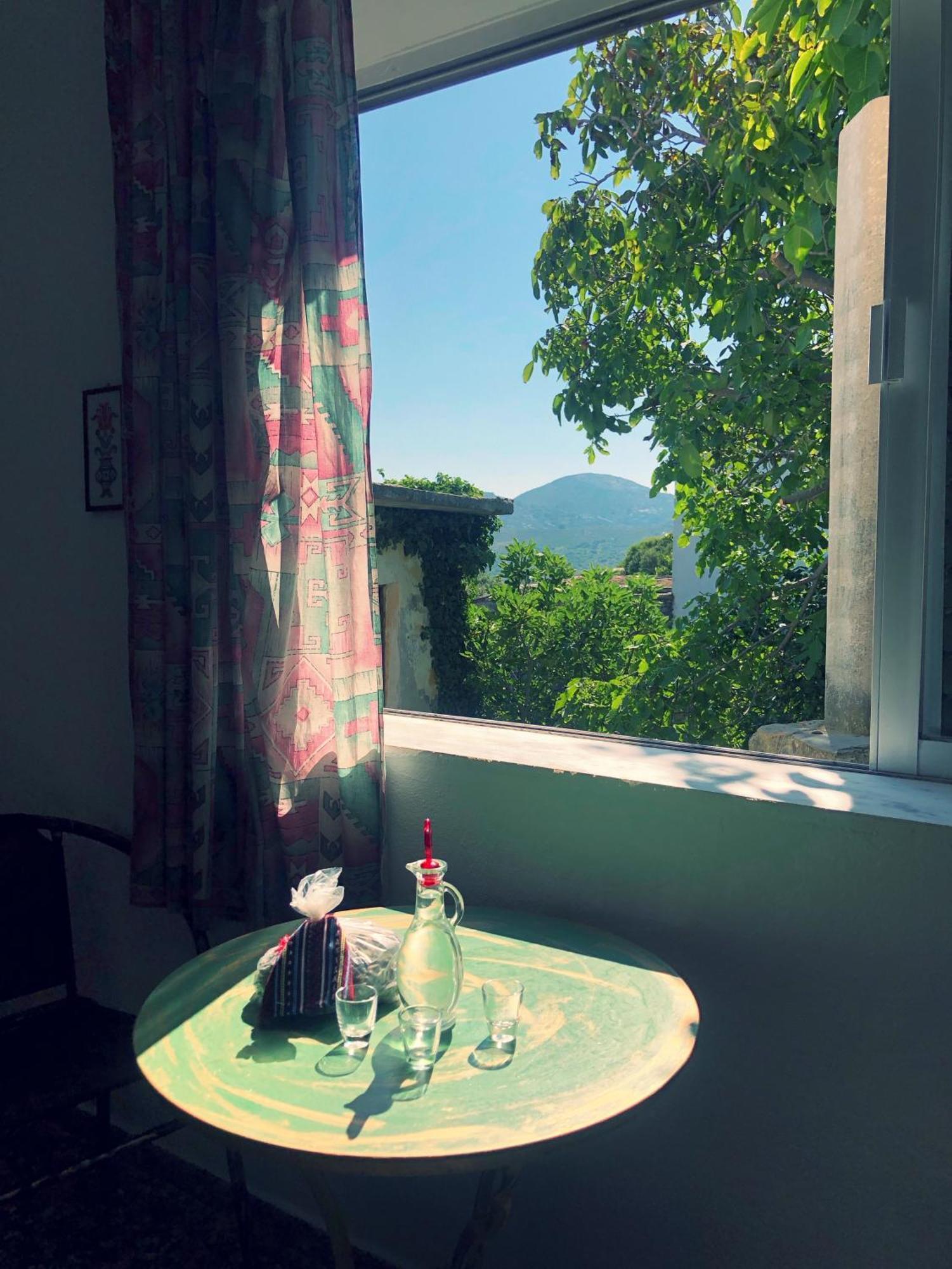 Yard Apartment Astirakion Bagian luar foto