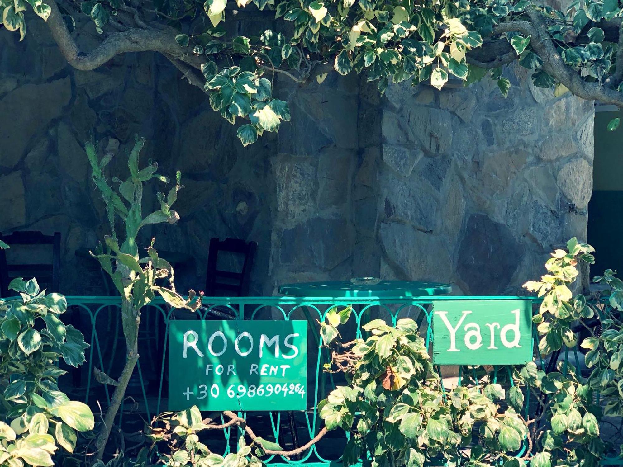 Yard Apartment Astirakion Bagian luar foto
